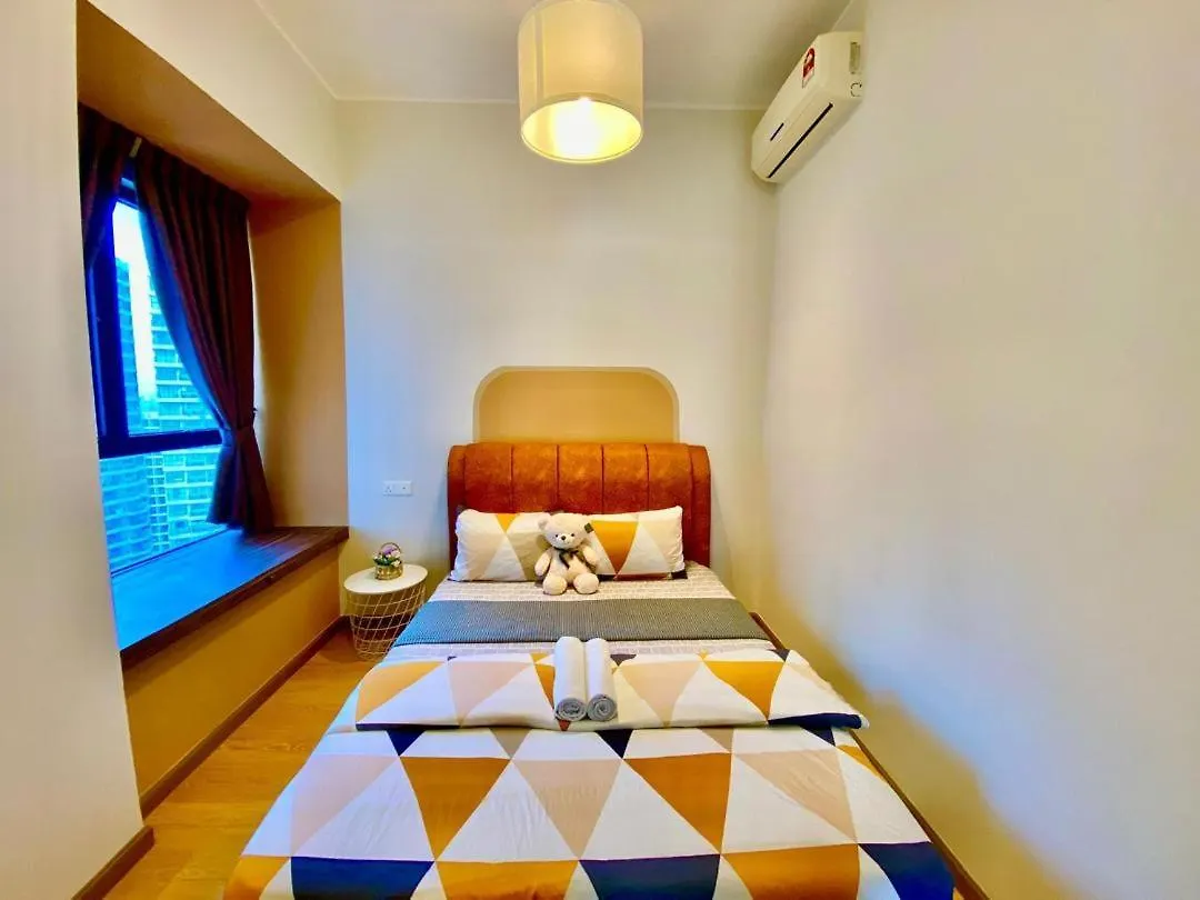 Amberside Danga Bay Sea View 3R3B 10Pax Daire Johor Bahru 0*,  Malezya