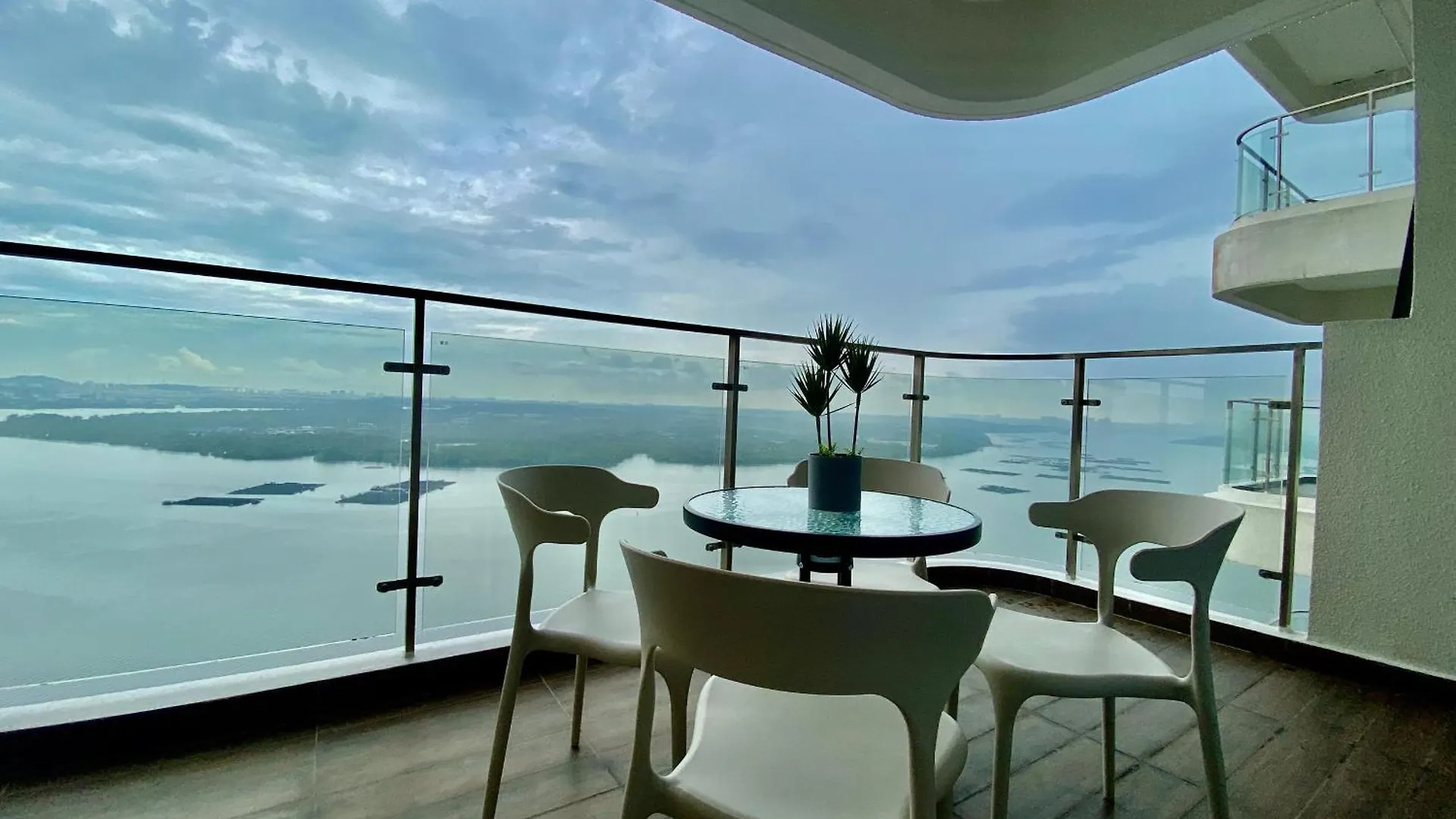 Amberside Danga Bay Sea View 3R3B 10Pax Daire Johor Bahru