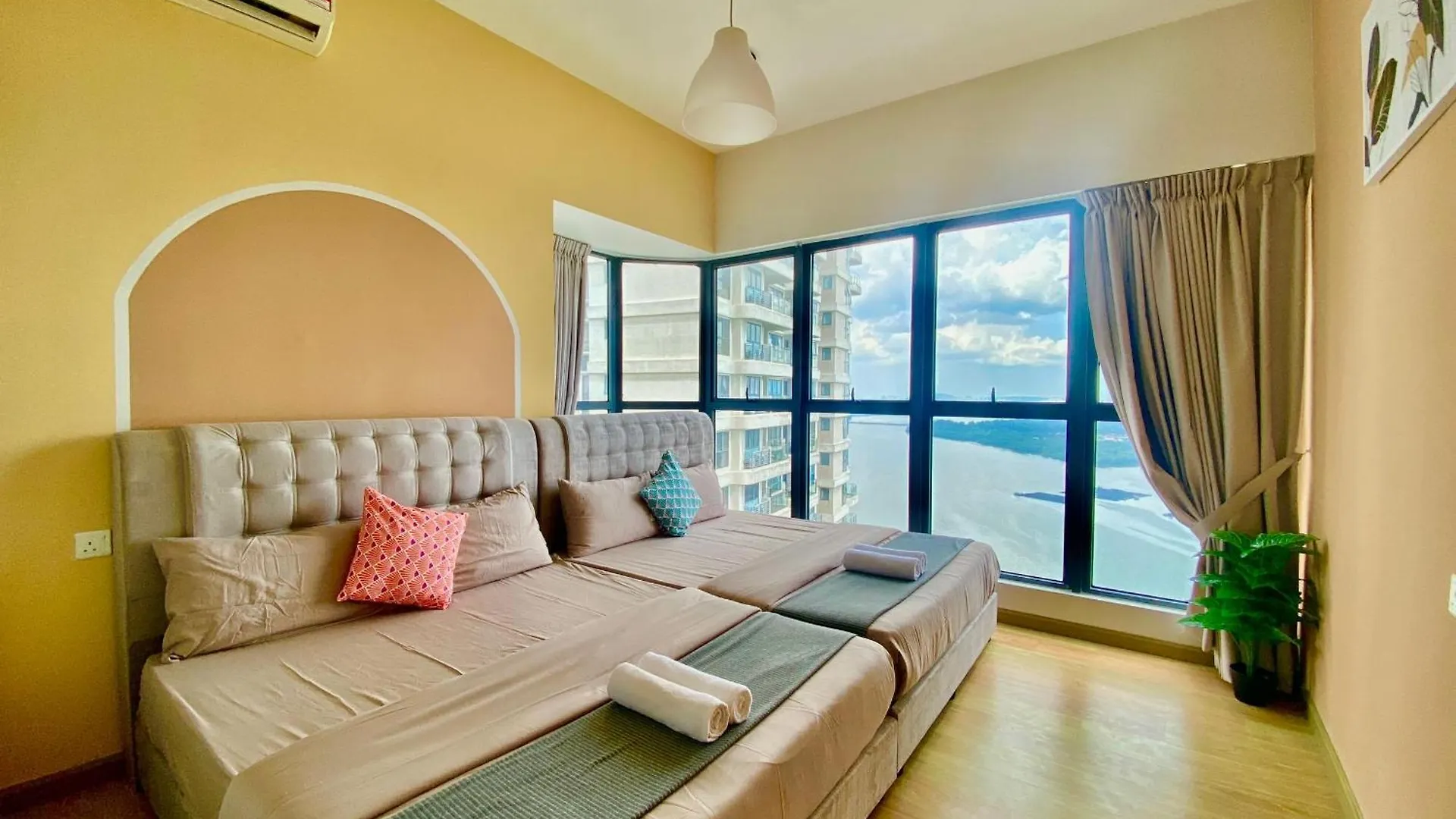 Amberside Danga Bay Sea View 3R3B 10Pax Daire Johor Bahru