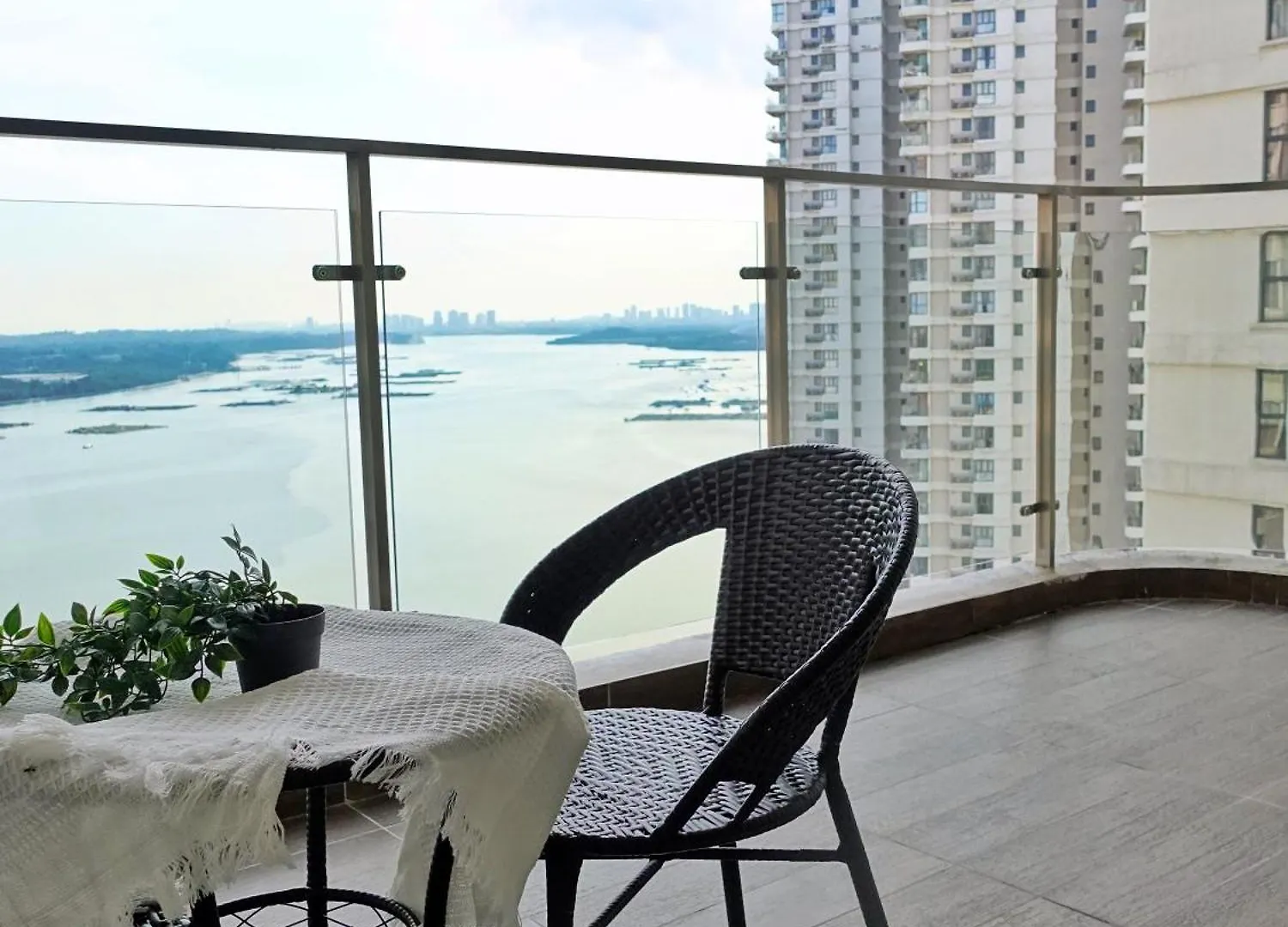 Amberside Danga Bay Sea View 3R3B 10Pax Apartment Johor Bahru