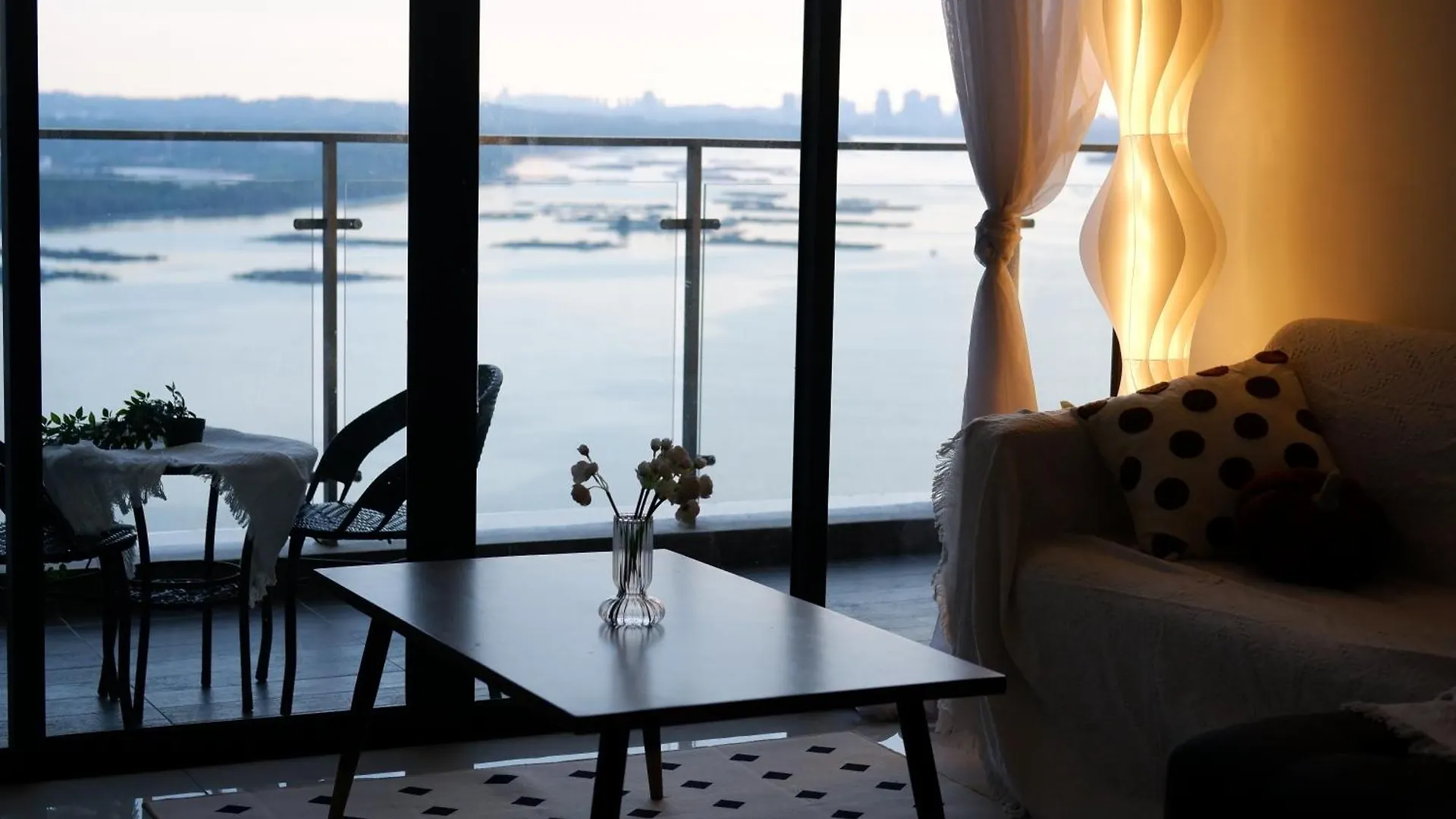 Amberside Danga Bay Sea View 3R3B 10Pax location